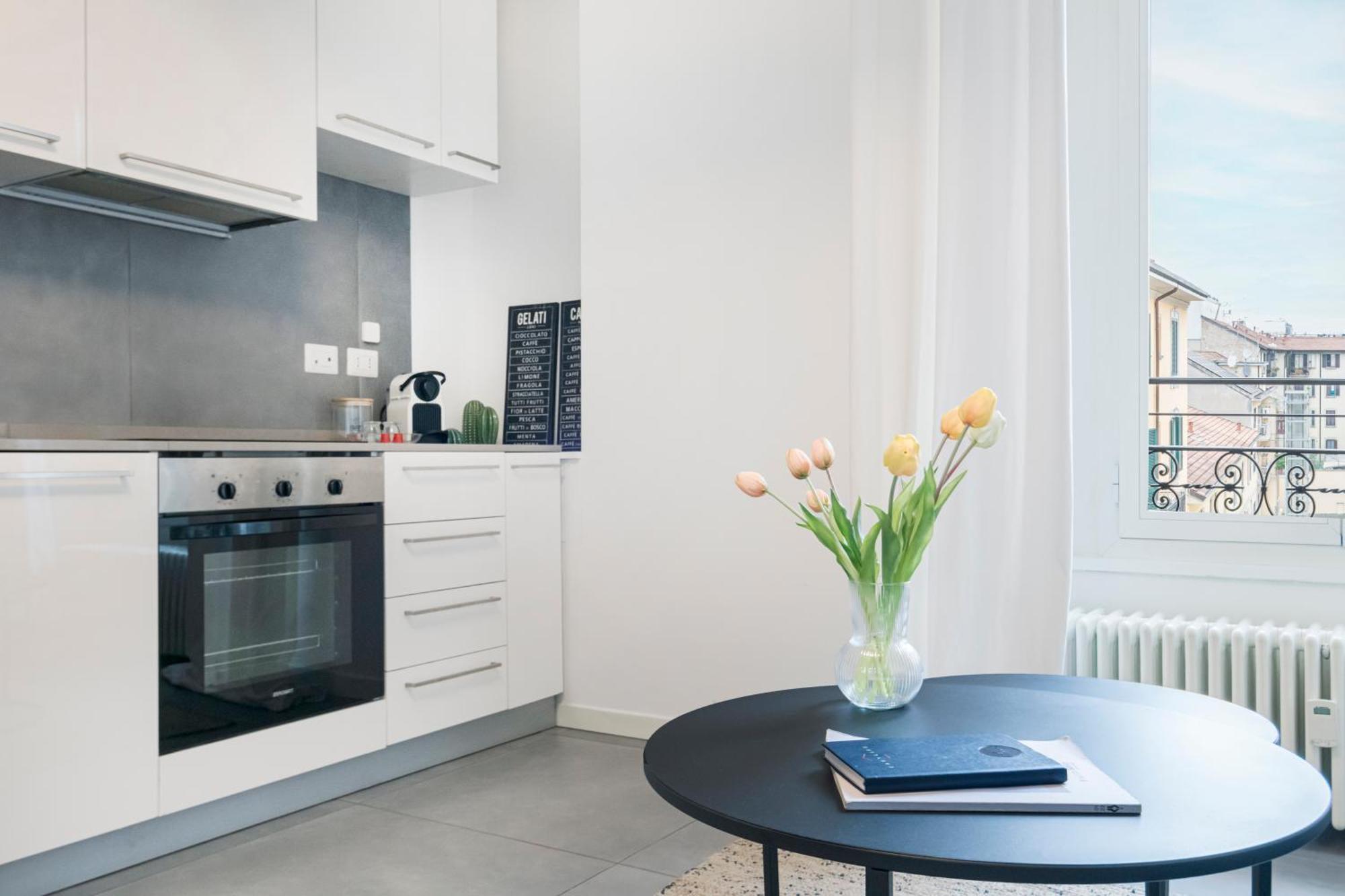 Apartment New Flat Fully Furnished In P.ta Romana Mailand